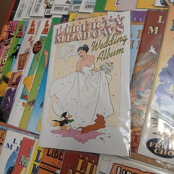 Frank Cho's Liberty Meadows 37 Issue Lot #3-37, Sourcebook And Wedding Album - Picture 12 of 15